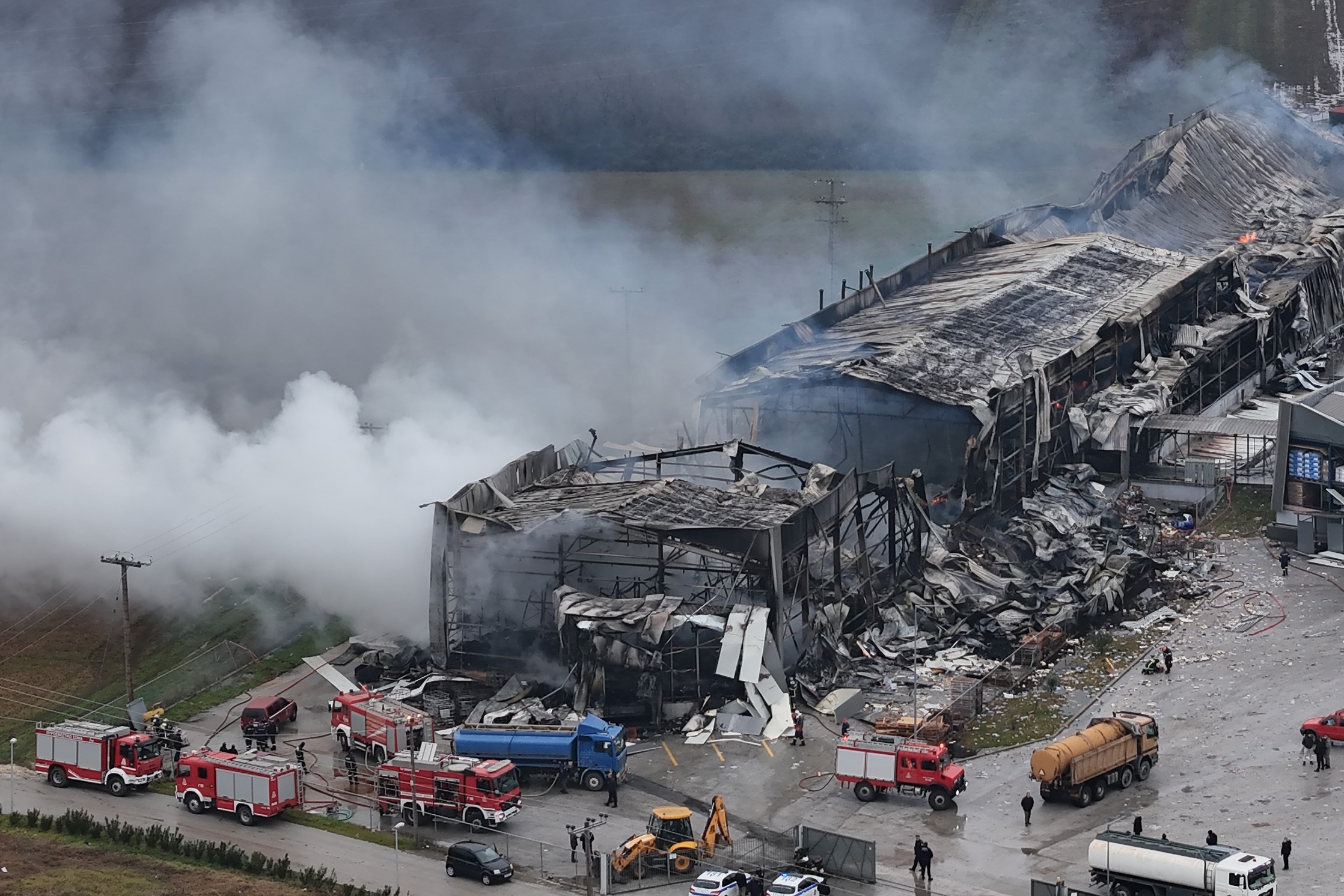 Θρήνος για τις νεκρές εργαζόμενες στη “Βιολάντα”