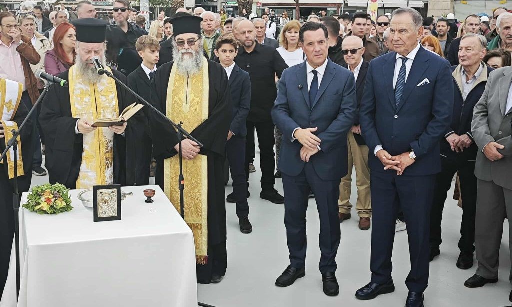 Εγκαινιάστηκε το άγαλμα του Ιάσωνα στον Βόλο