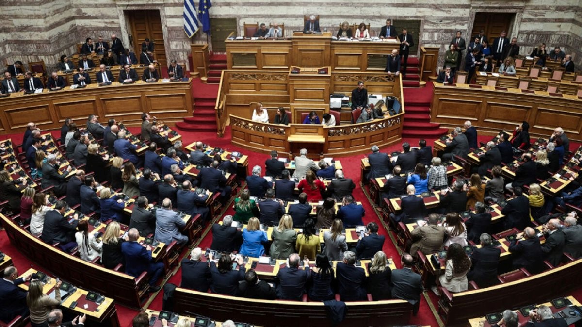 Αρση ασυλίας για τους 13 “γαλάζιους” βουλευτές