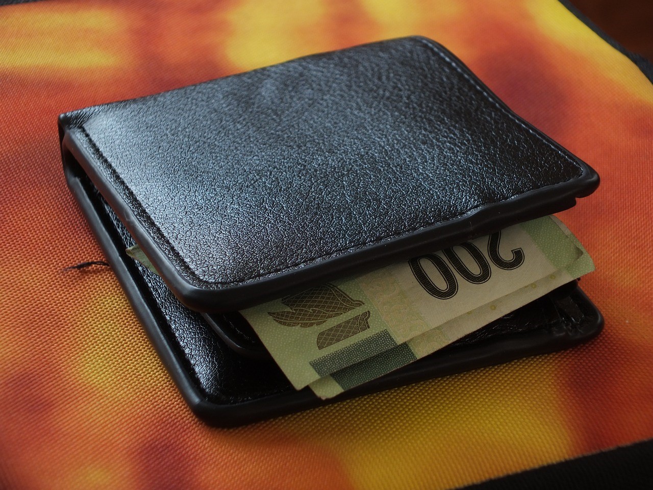 Άνεργη βρήκε και παρέδωσε πορτοφόλι με 1.500 ευρώ