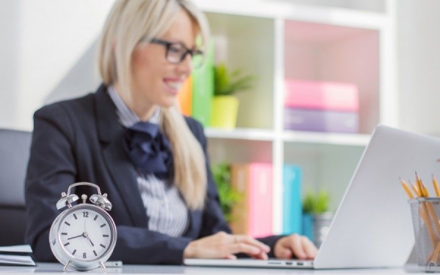 Πρωταθλητές στις ώρες εργασίας οι Έλληνες