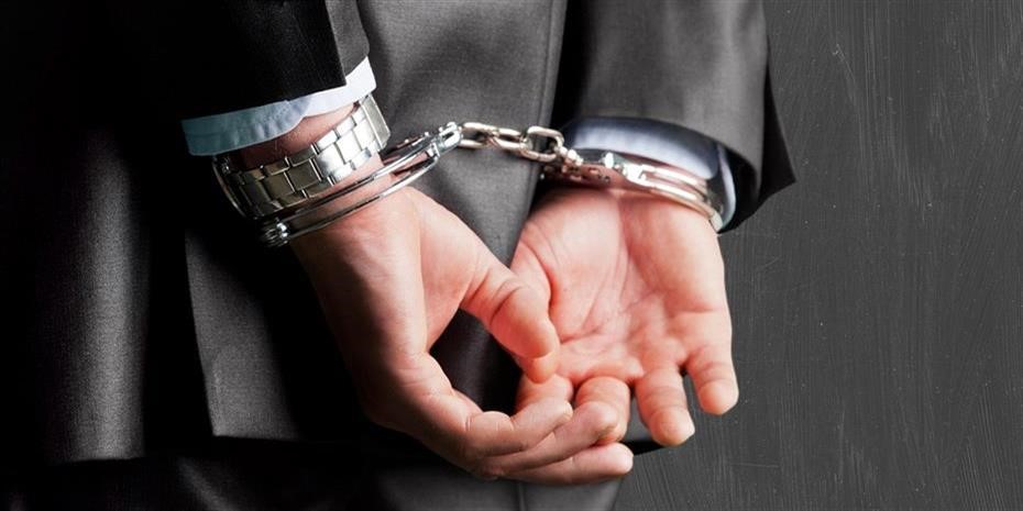 Χειροπέδες σε απατεώνα με λεία 440.000 ευρώ