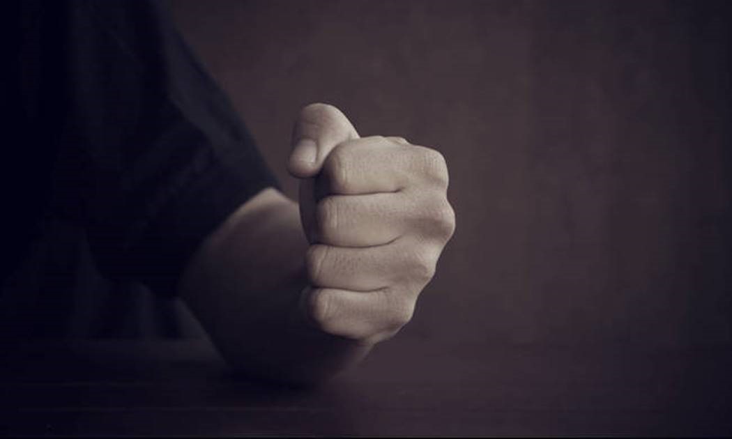 Ξεκαθάρισμα λογαριασμών με ξυλοδαρμό - μήνυμα