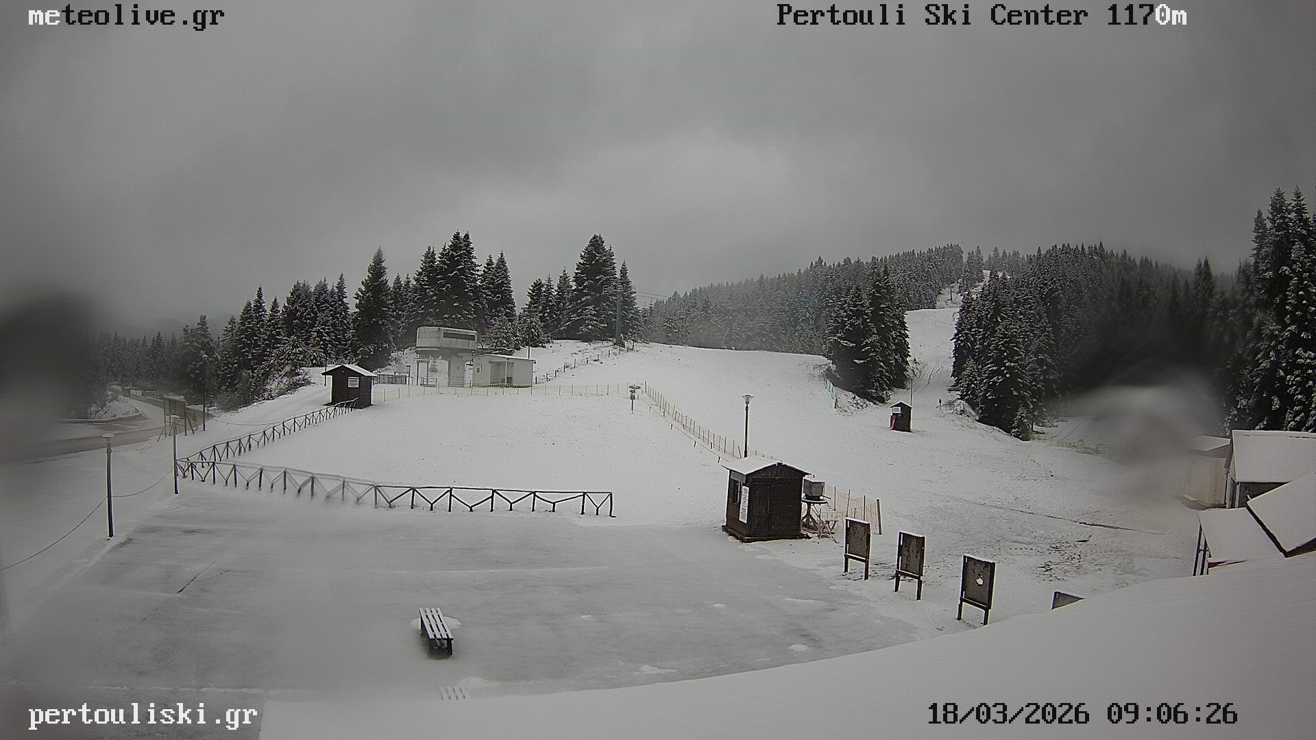 Xειμωνιάτικο σκηνικό με χιόνια στα ορεινά 