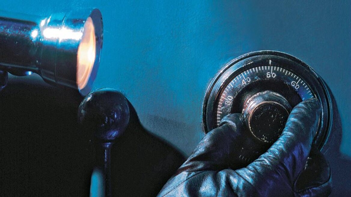 Λάρισα: Eξιχνιάστηκε κλοπή χρηματοκιβωτίου με 15.000 ευρώ