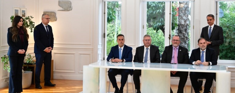 Μπήκαν οι υπογραφές για τις συμβάσεις των υδρογονανθράκων