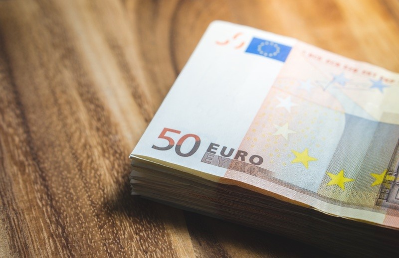 Πώς επηρεάζεται ο μέσος μισθός και ποτέ θα φτάσει τα € 1.300