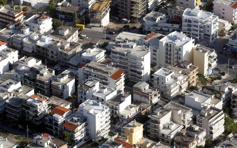 Παλαιότερα και φθηνότερα σπίτια αγοράζουν οι Ελληνες