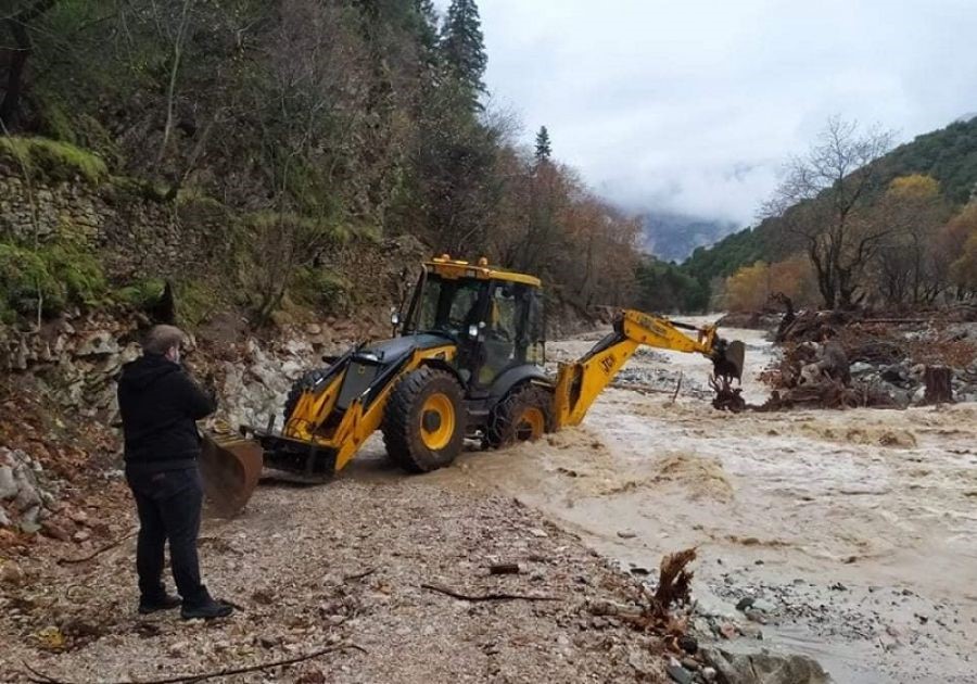 Αποκομμένο οδικά το Λεοντίτο Αργιθέας λόγω βροχοπτώσεων