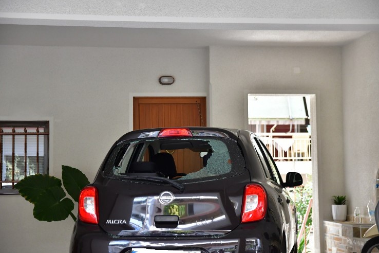 Μυστήριο με εκρήξεις σε πιλοτή πολυκατοικίας