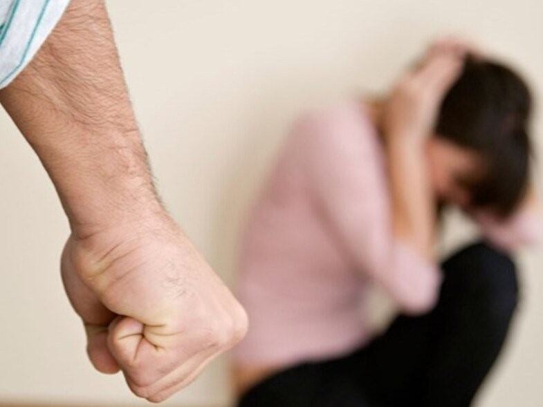  Έστειλε στο… Νοσοκομείο την εν διαστάσει σύζυγό του