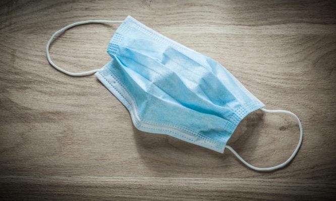 Εισηγήσεις για μάσκες σε όλους τους κλειστούς χώρους