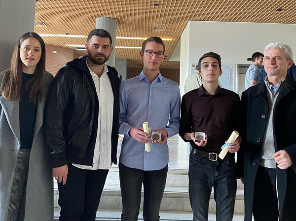 Δύο μετάλλια σε Λαρισαίους μαθητές