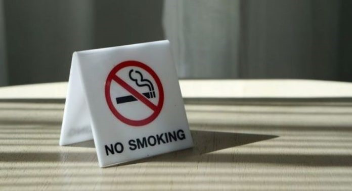 Έπεσαν οι πρώτες «καμπάνες» για το κάπνισμα 