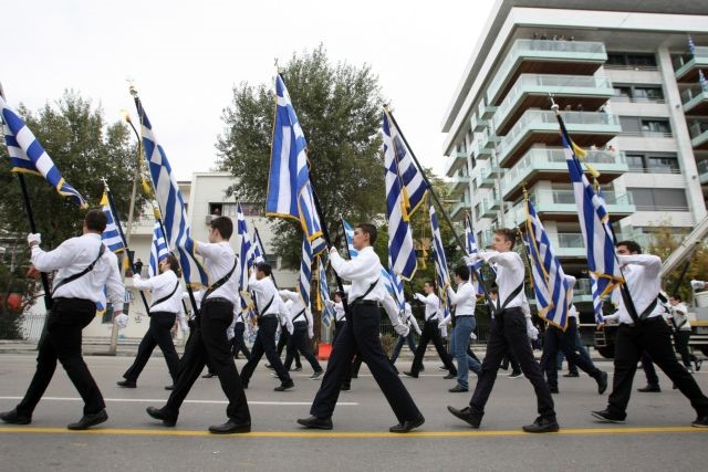 Τέλος στις κληρώσεις για τη σημαία στα σχολεία