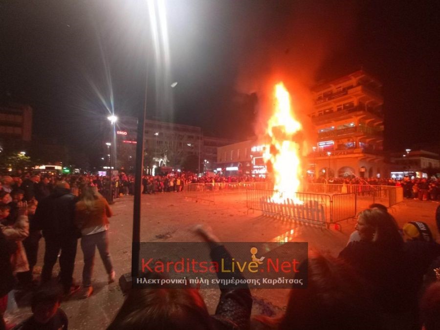 Στις φλόγες παραδόθηκε ο βασιλιάς Καρνάβαλος