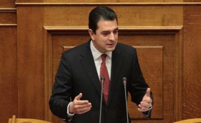 Παραμένει στην θέση του ο Κώστας Σκρέκας