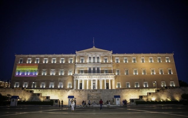 Στα χρώματα του Athens Pride η Βουλή