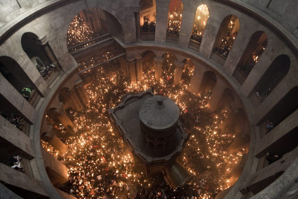 Άγιο Φως: Πλήθος πιστών για την τελετή αφής στα Ιεροσόλυμα