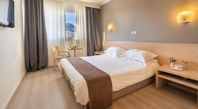 Κρατήσεις με το… σταγονόμετρο