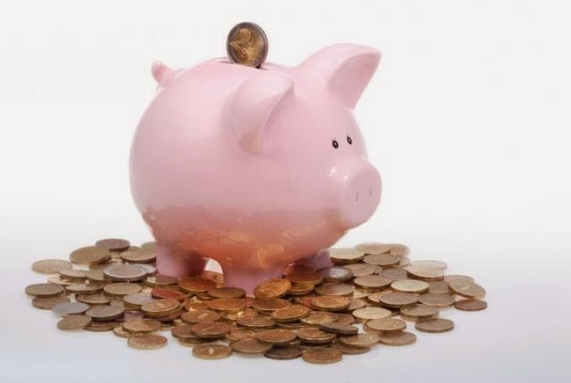 Μαθητής δημοτικού έδωσε τον κουμπαρά του για τους φτωχούς 