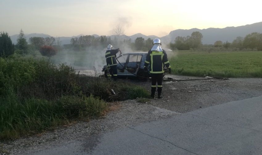 Πυρκαγιά κατέστρεψε ολοσχερώς αυτοκίνητο