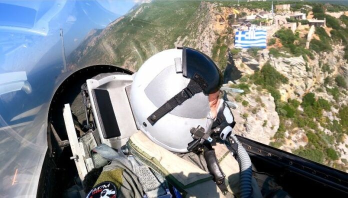 Ο Αρχηγός ΓΕΕΘΑ σε πτήση στο Αιγαίο με F-16 (Βίντεο)