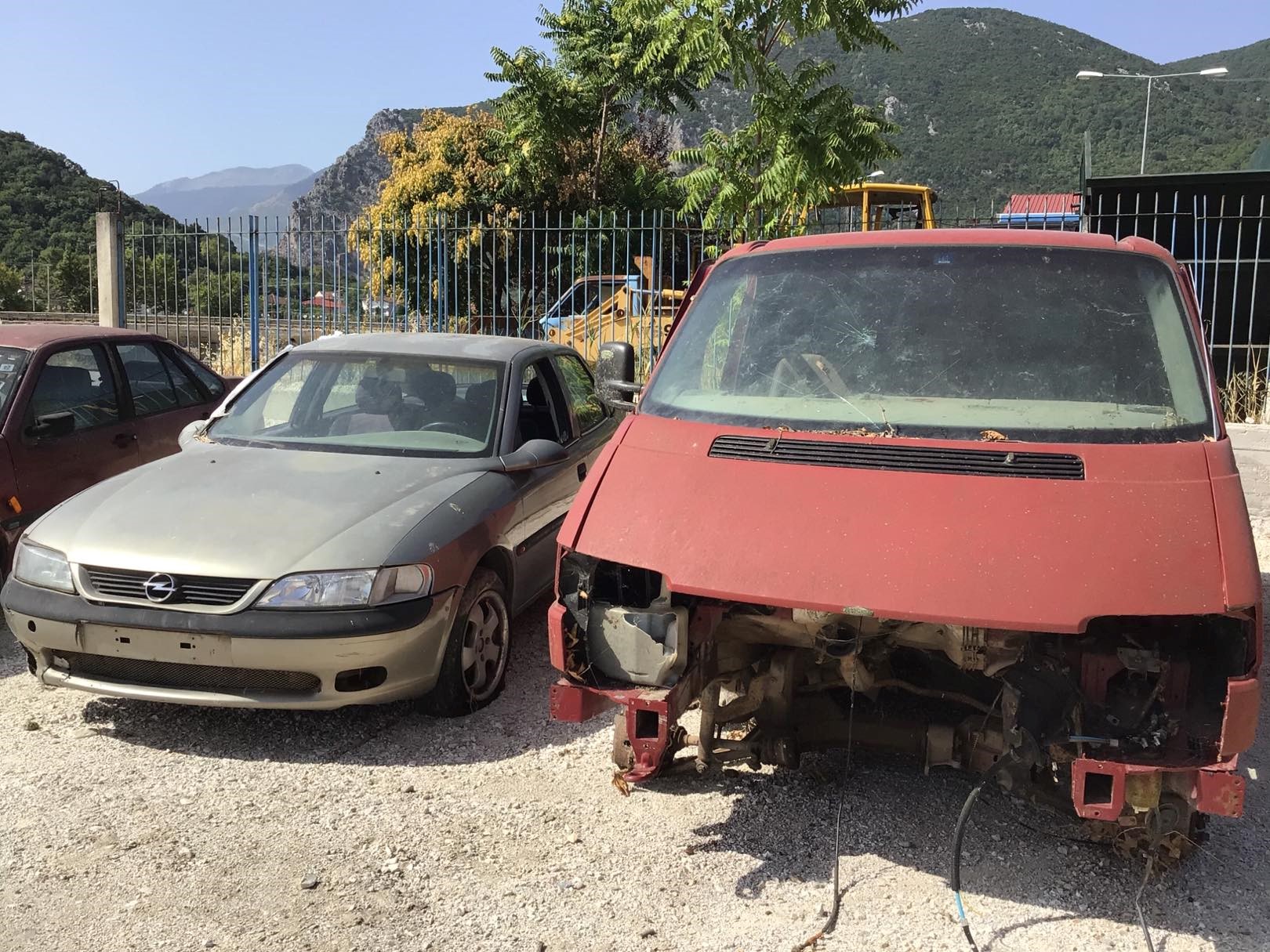 Απομάκρυνση εγκαταλελειμμένων οχημάτων
