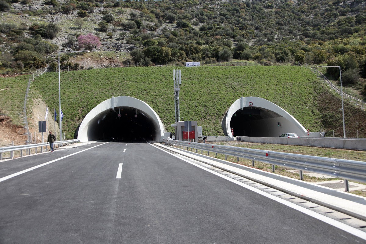 Κλειστές από σήμερα οι σήραγγες στα Τέμπη