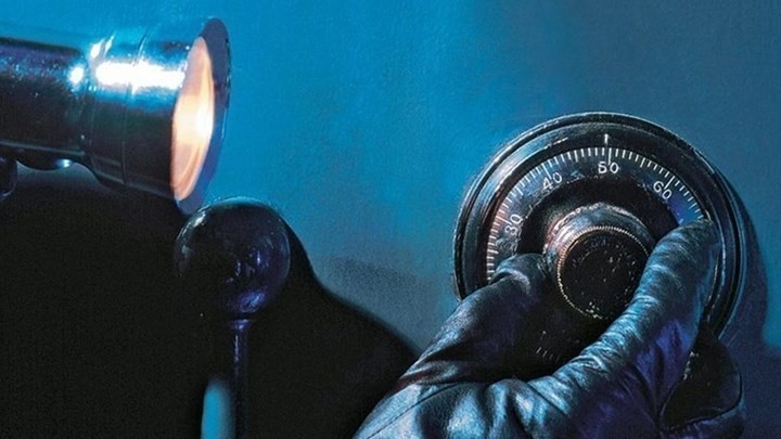 «Σήκωσαν» από κατάστημα χρηματοκιβώτιο με 42.000 ευρώ