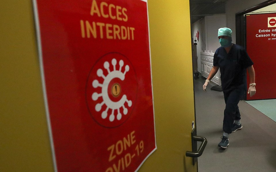 Η Ευρώπη τρέχει πίσω από τον κορωνοϊό