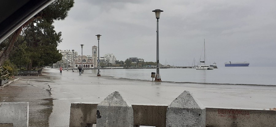 Aδειοι δρόμοι στον Βόλο 