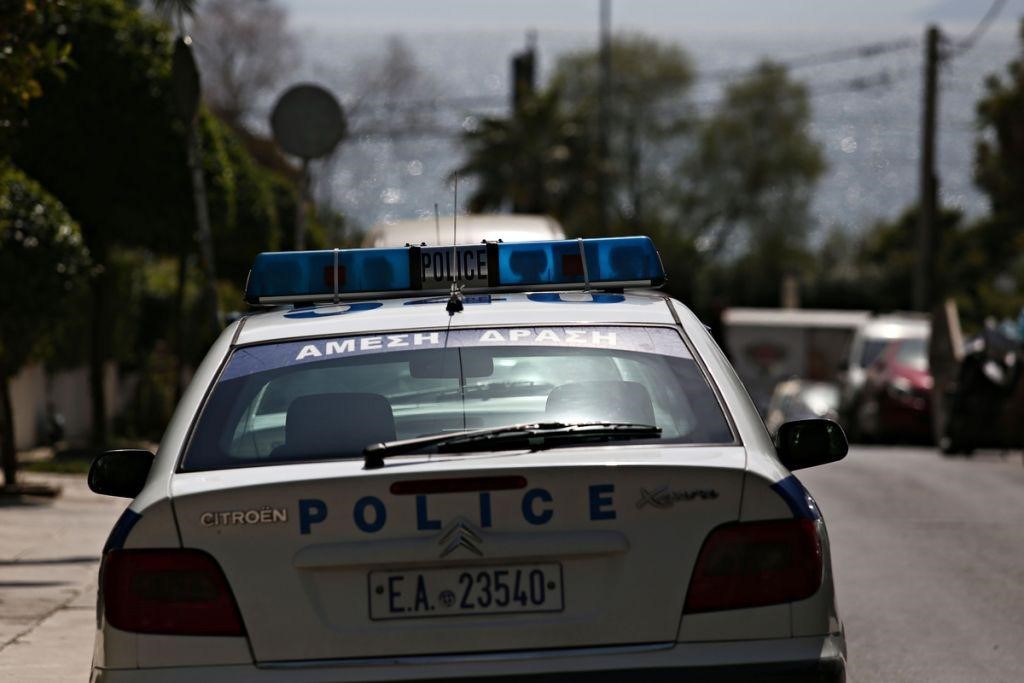 Αστυνομικοί σε εκκλησίες, πολυκατοικίες και εξοχικά