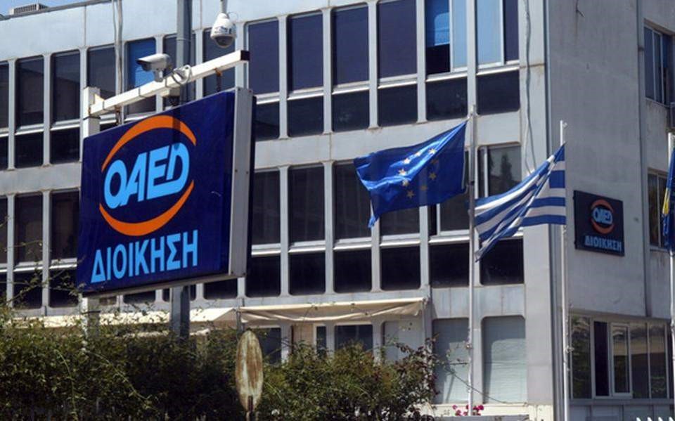 Εκτίναξη της ανεργίας τον Απρίλιο