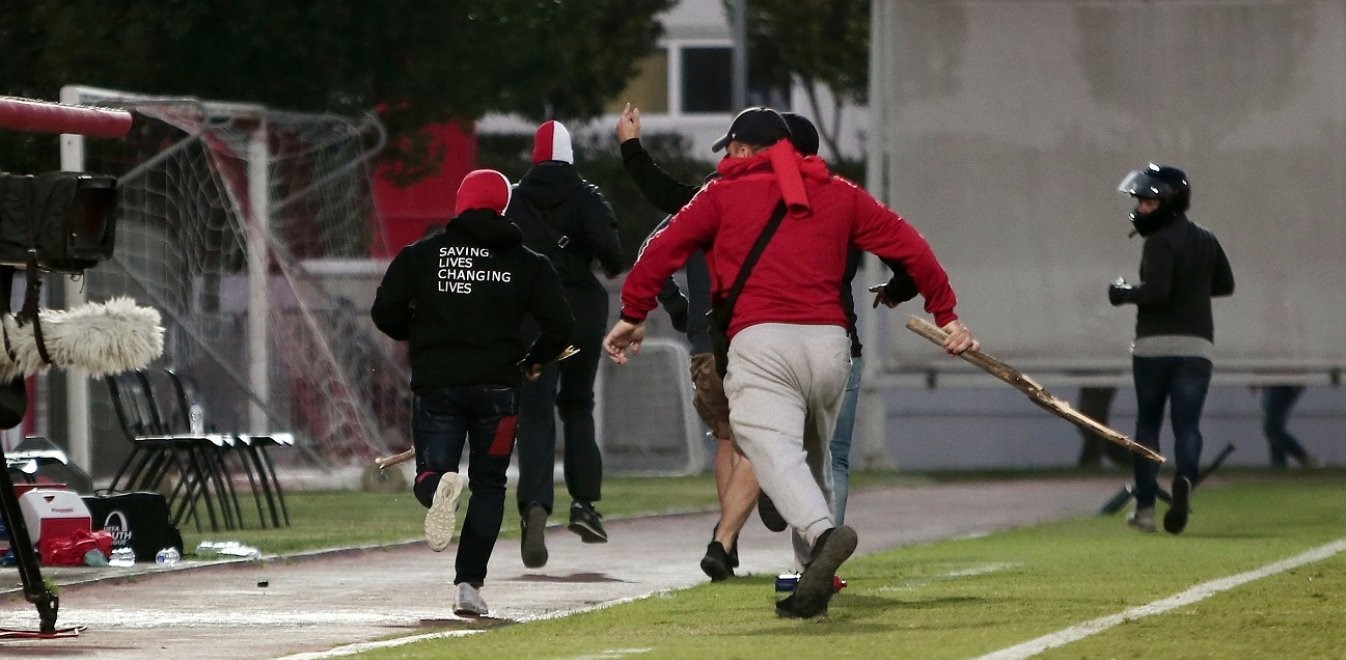 Ροπαλοφόροι διέκοψαν το Ολυμπιακός - Μπάγερν 