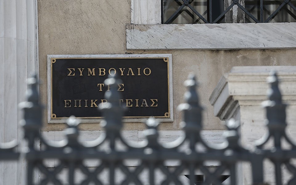 Ανοίγει ο δρόμος για την επιστροφή των ανεμβολίαστων στο ΕΣΥ