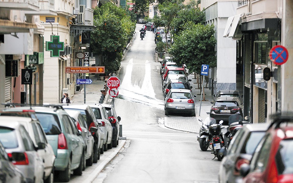 Ανακοινώσεις με… δόσεις για άρση του lockdown