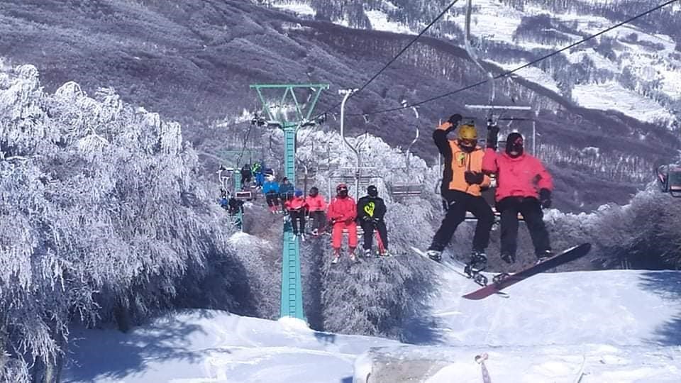 Πλημμύρισε με κόσμο το Χιονοδρομικό Πηλίου