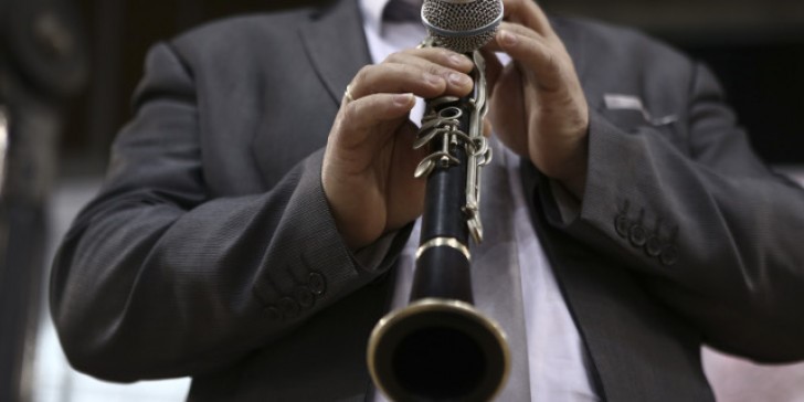 Απίστευτο: Κορωνο-πανηγύρι με κλαρίνα live στο FB