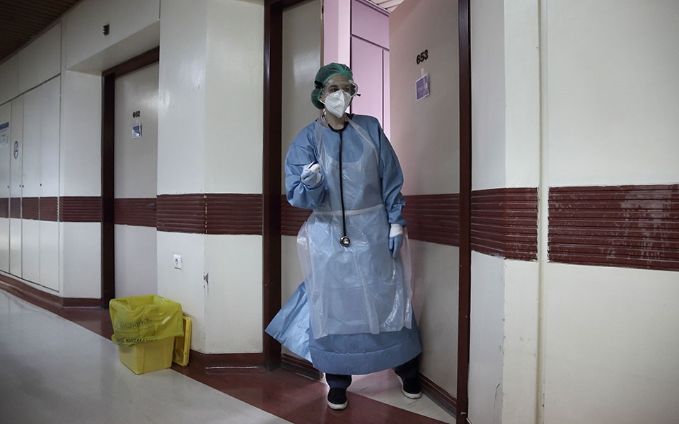 Αυξάνεται η πίεση στις ΜΕΘ