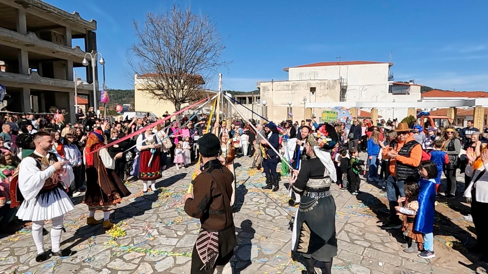 Καρναβαλικό ξεφάντωμα απ΄τα παλιά στο Μουζάκι 