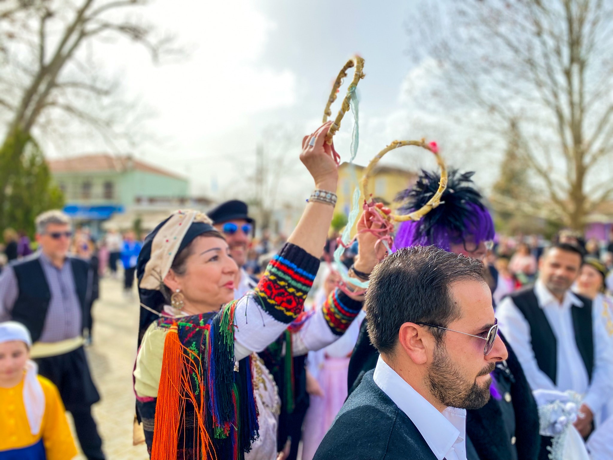 Πλήθος κόσμου στα Μεγ.Καλύβια για τον Καραγκούνικο Γάμο