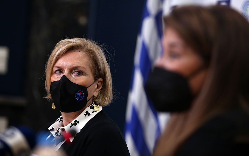 Κάτω των 60 ετών ένας στους τρεις στις ΜΕΘ
