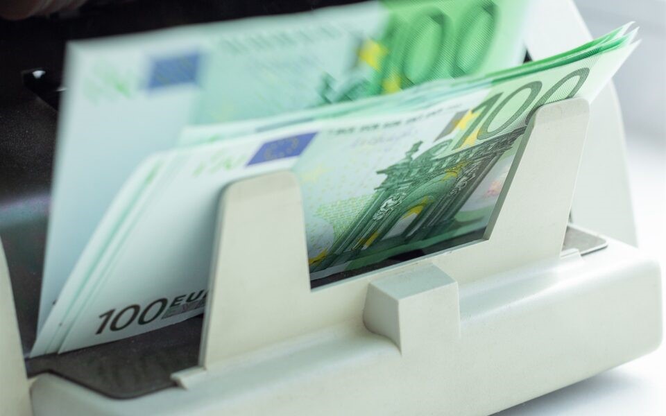 Αύξηση καταθέσεων και νέων δανείων