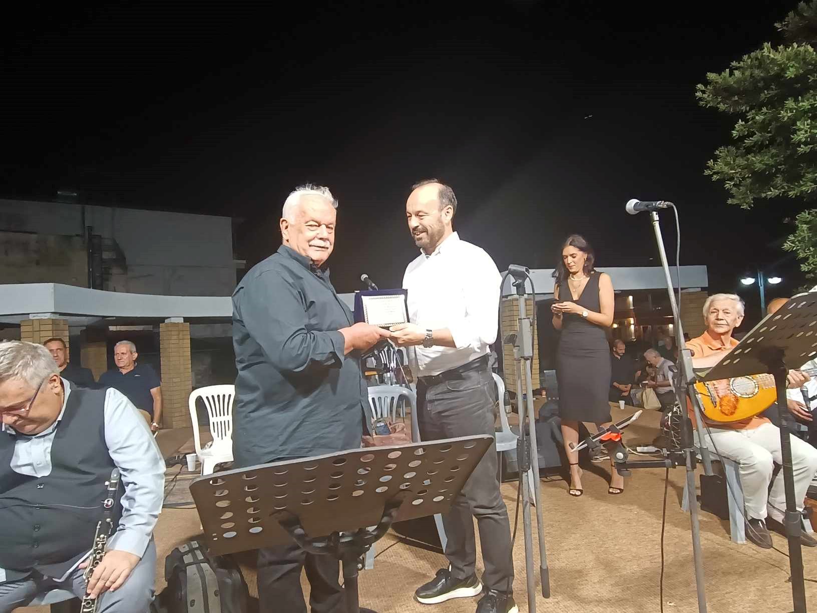Ο Δήμος Μουζακίου τίμησε τον Χρυσόστομο Μητροπάνο