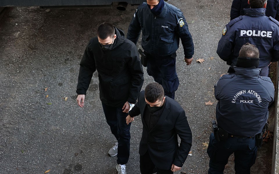 Αρνήθηκαν τις κατηγορίες οι "12", ένταση έξω από τα δικαστήρια