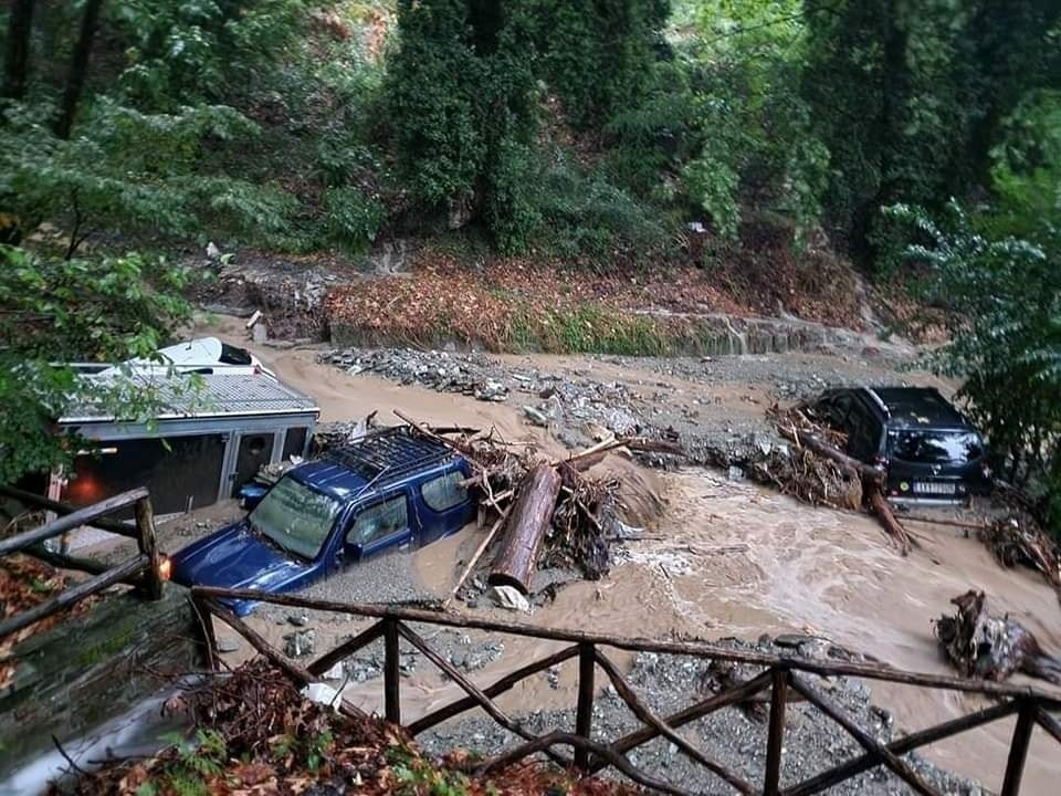 Κακοκαιρία: Παραμένει στο "κόκκινο" η Θεσσαλία 