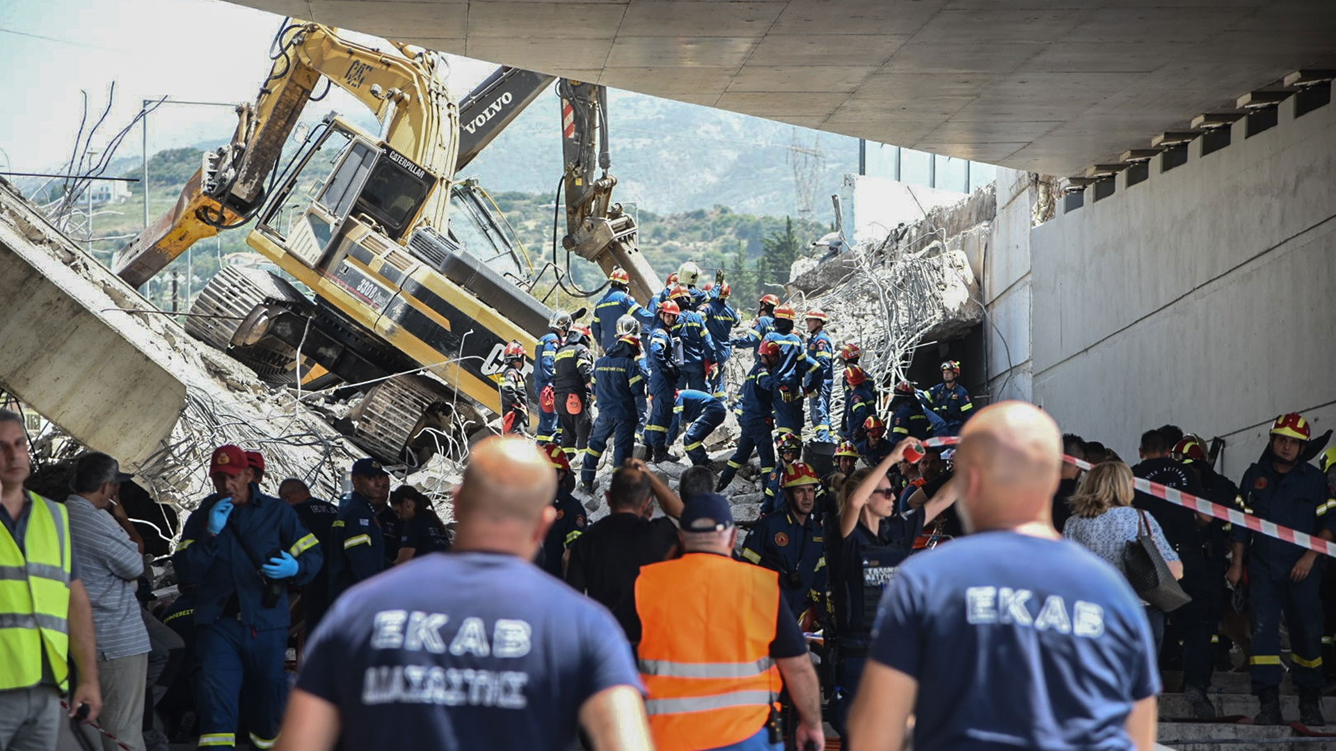 Τρεις συλλήψεις για την κατάρρευση της γέφυρας