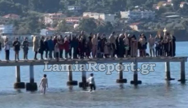 Σοβαρός τραυματισμός νεαρού που βούτηξε για το Σταυρό