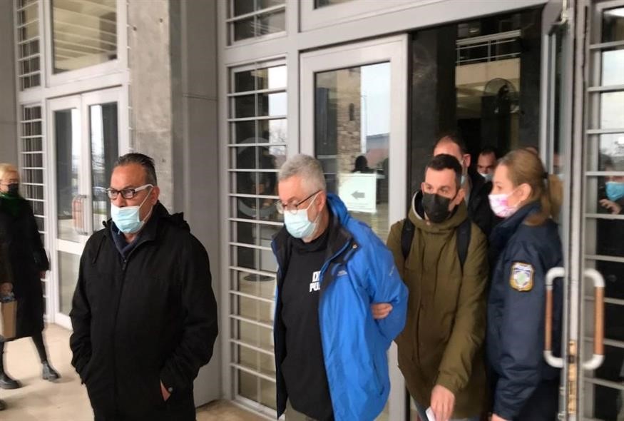 Απών ο παρουσιαστής από την έναρξη της δίκης